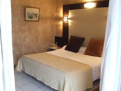 تور فرانسه هتل کامفورت هتل گالکسی - آژانس مسافرتی و هواپیمایی آفتاب ساحل آبی